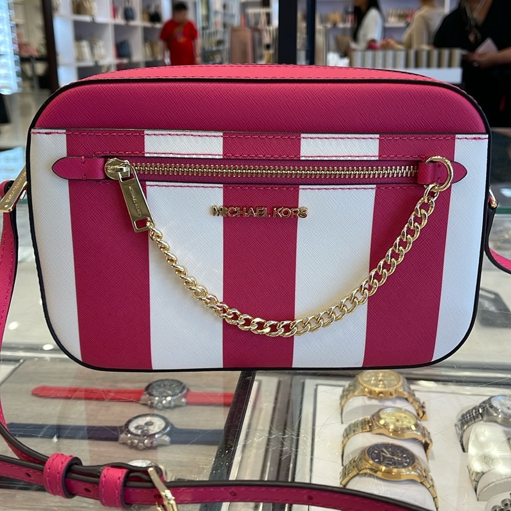 MICHAEL KORS
Jet Set Large EW Zip Chain XBody Saffiano Leathr Crossbody Bag
NWT